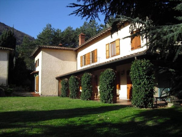 casa indipendente in vendita a Lucca in zona Centro Città