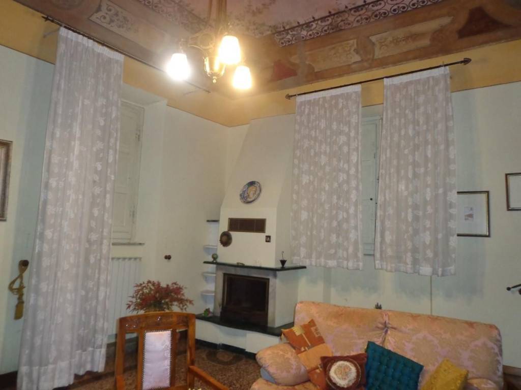 casa indipendente in vendita a Lucca in zona Montuolo
