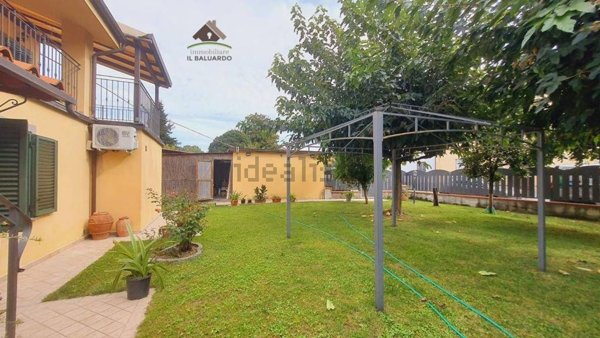 casa indipendente in vendita a Lucca in zona zona San Filippo