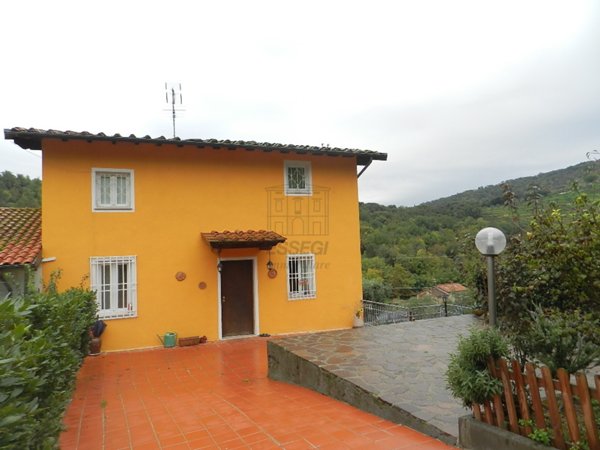 casa indipendente in vendita a Lucca