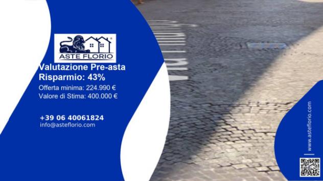 negozio in vendita a Lucca in zona Centro Città