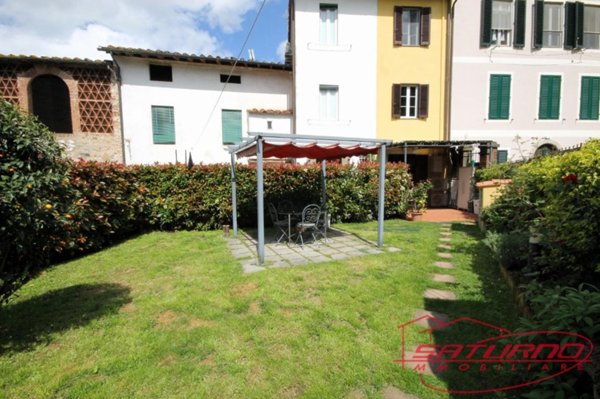 casa indipendente in vendita a Lucca in zona Centro Città