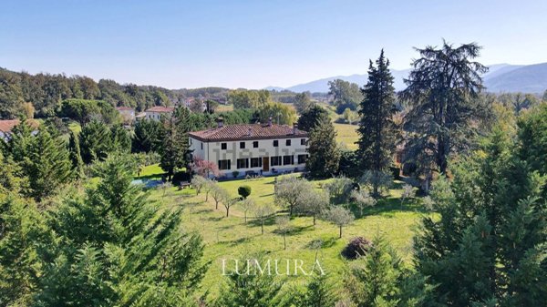 casa indipendente in vendita a Lucca in zona Centro Città