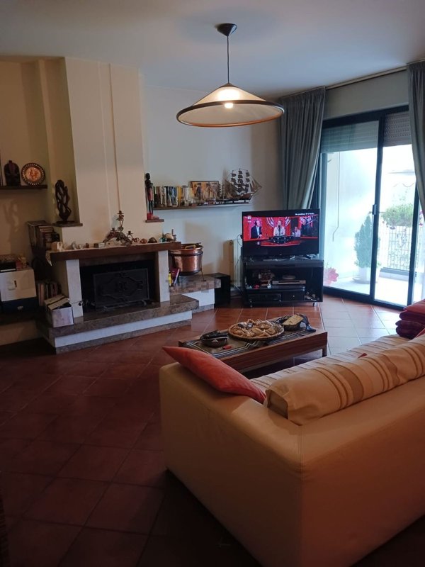 casa indipendente in vendita a Lucca in zona Pontetetto