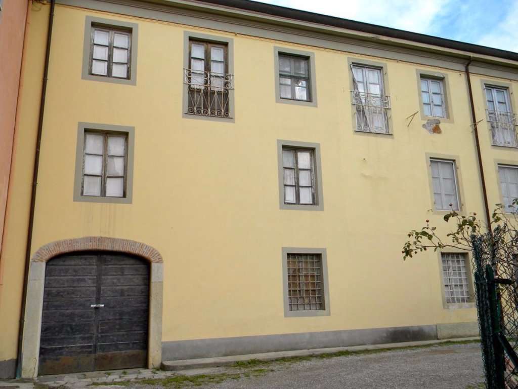 casale in vendita a Lucca in zona Nozzano