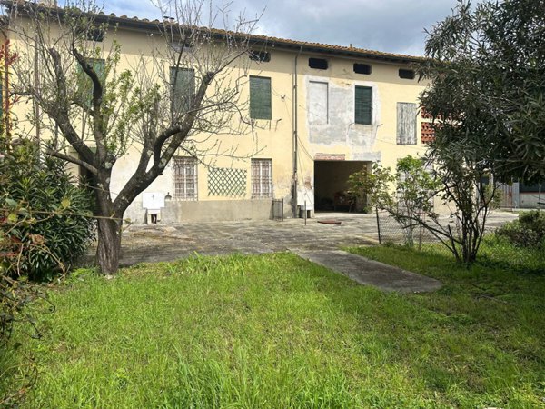 casa indipendente in vendita a Lucca in zona zona Arancio