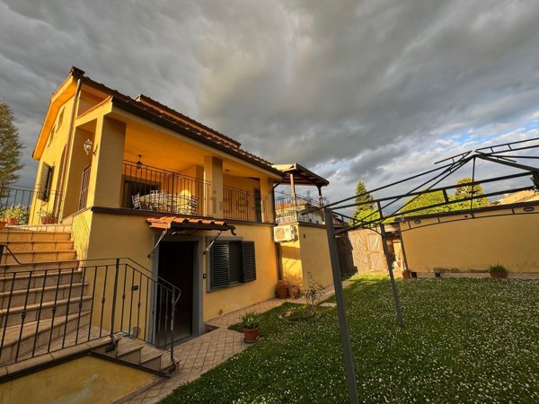 casa indipendente in vendita a Lucca in zona Zona San Concordio