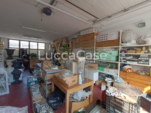 capannone in vendita a Lucca in zona zona Antraccoli