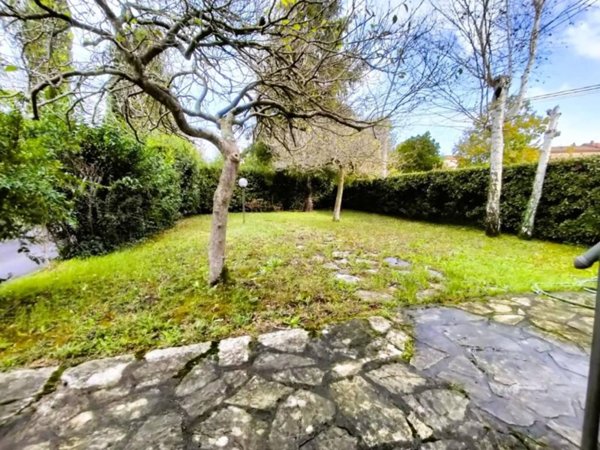 casa indipendente in vendita a Lucca in zona Chiatri