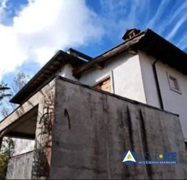 casa indipendente in vendita a Lucca