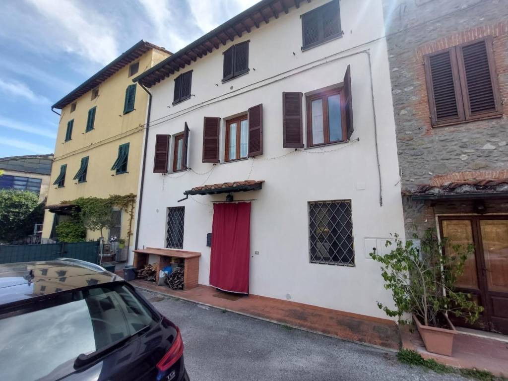 casa indipendente in vendita a Lucca in zona zona San Marco