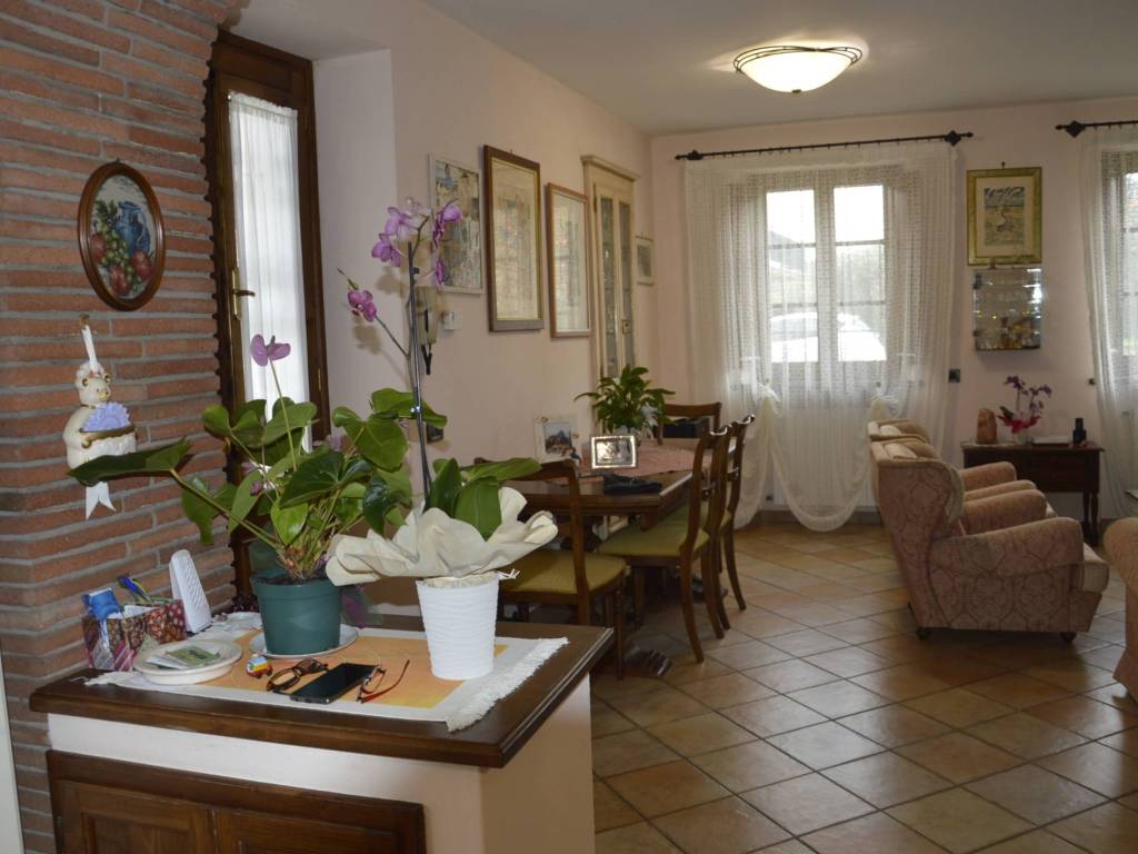 casa indipendente in vendita a Lucca in zona San Lorenzo a Vaccoli