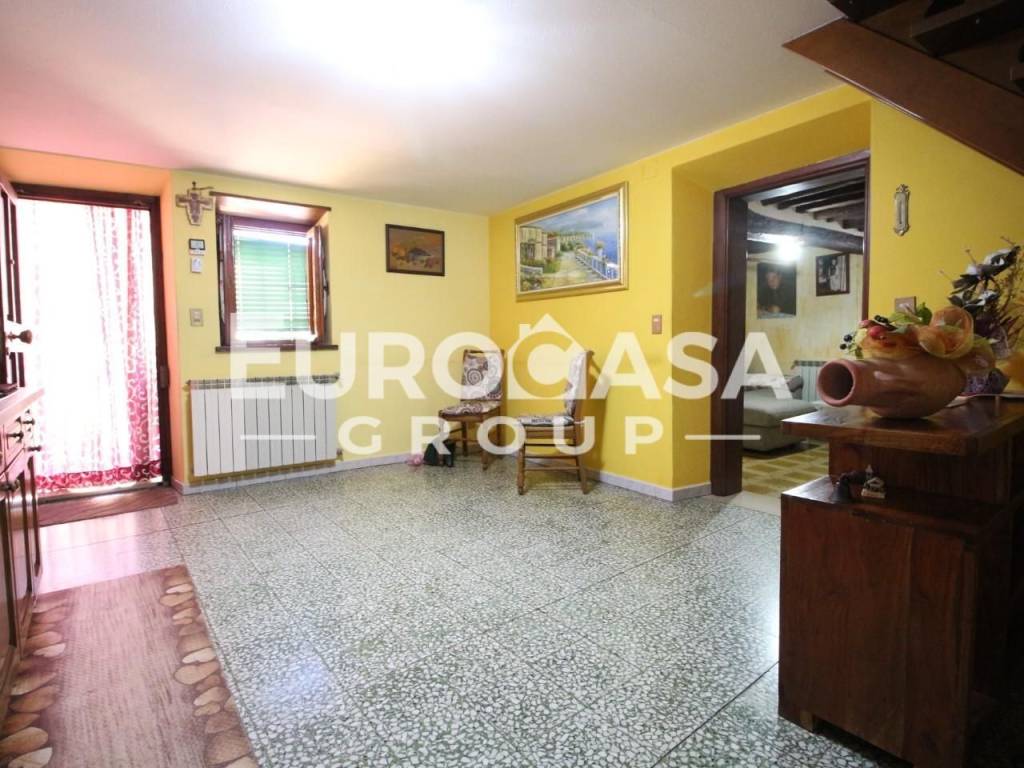 casa indipendente in vendita a Lucca in zona San Lorenzo a Vaccoli