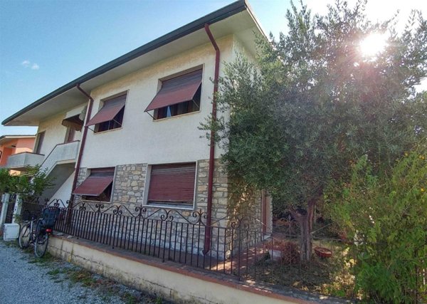 casa indipendente in vendita a Lucca in zona zona San Vito