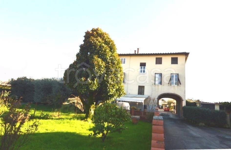casa indipendente in vendita a Lucca in zona San Pietro a Vico