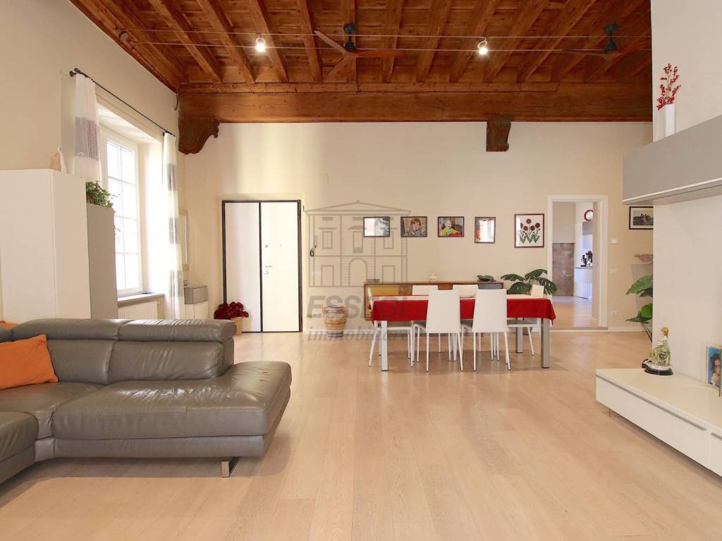 appartamento in vendita a Lucca in zona Centro Città