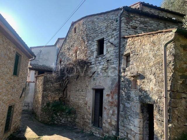 casa indipendente in vendita a Lucca in zona Piazza di Brancoli