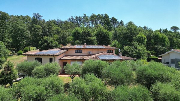casa indipendente in vendita a Lucca in zona Monte San Quirico