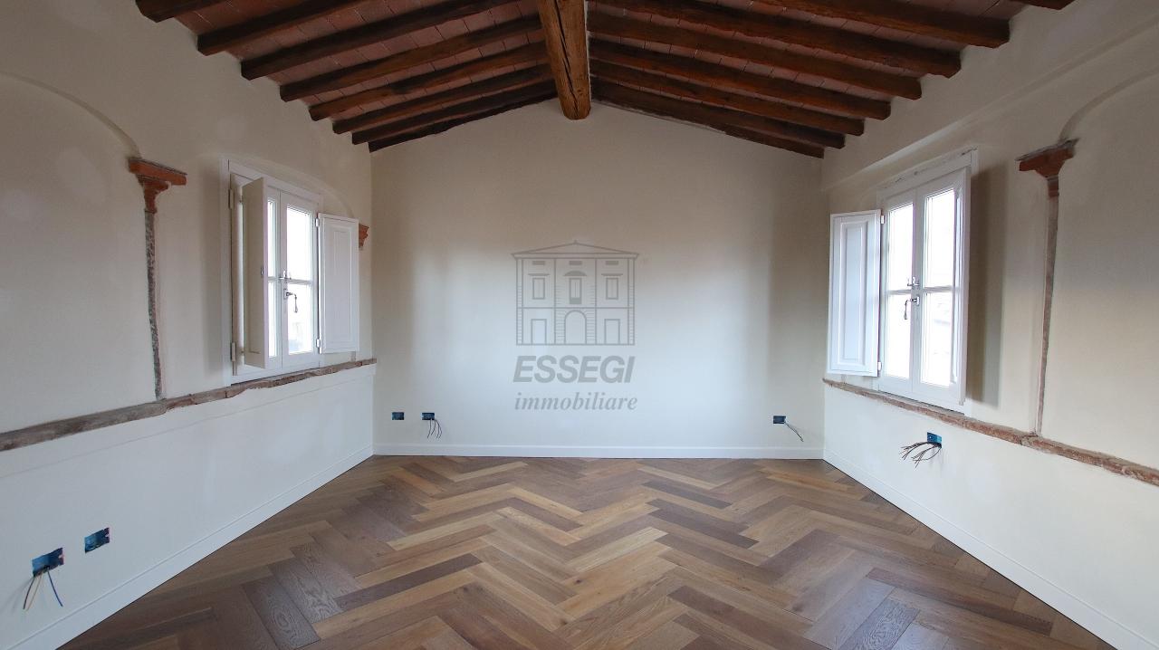 appartamento in vendita a Lucca in zona Centro Città