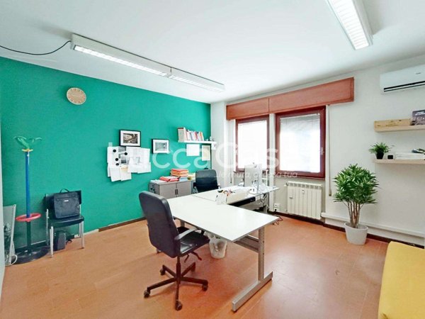 ufficio in vendita a Lucca in zona Centro Città