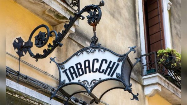 negozio in vendita a Lucca in zona Centro Città