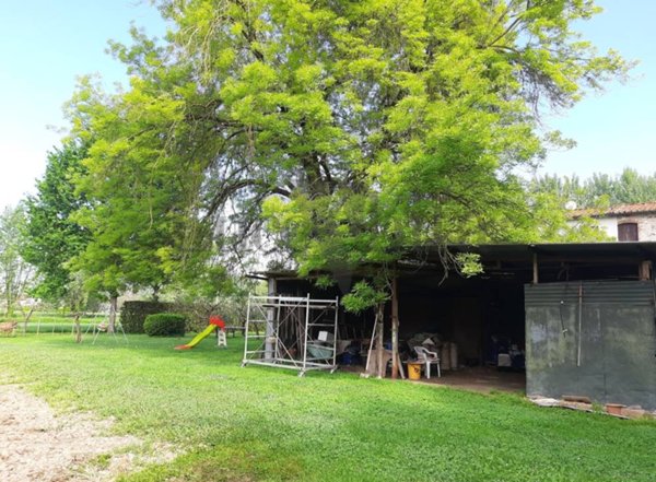 casa indipendente in vendita a Lucca in zona zona Sorbano