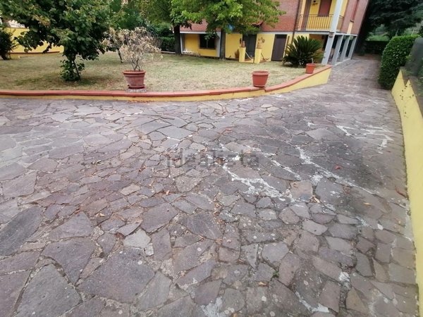 casa indipendente in vendita a Lucca in zona Ponte a Moriano