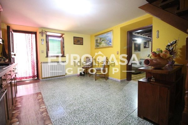 esavano in vendita a Lucca in zona San Lorenzo a Vaccoli