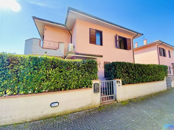 casa indipendente in vendita a Lucca in zona zona San Vito
