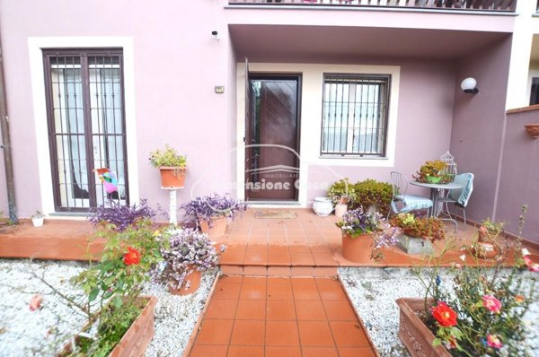 casa indipendente in vendita a Lucca in zona San Macario in Piano
