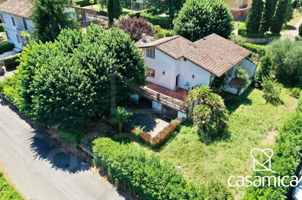 casa indipendente in vendita a Lucca in zona Vicopelago