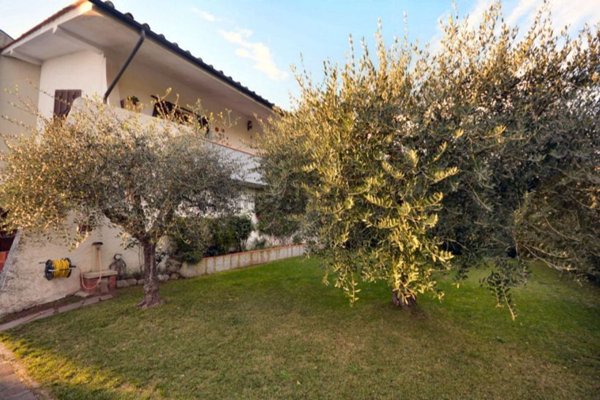 casa indipendente in vendita a Lucca in zona Sant'Alessio