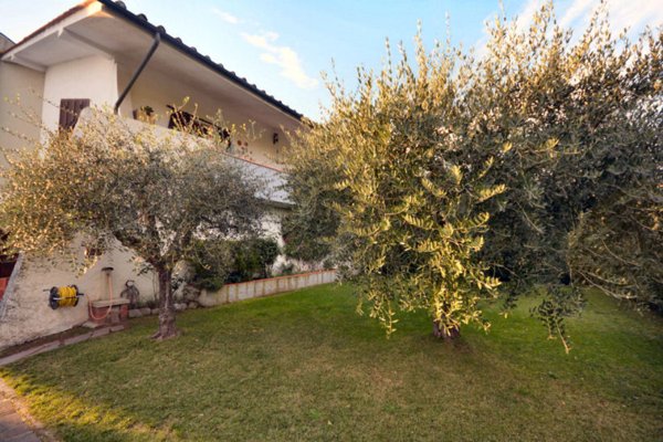 casa indipendente in vendita a Lucca in zona Monte San Quirico