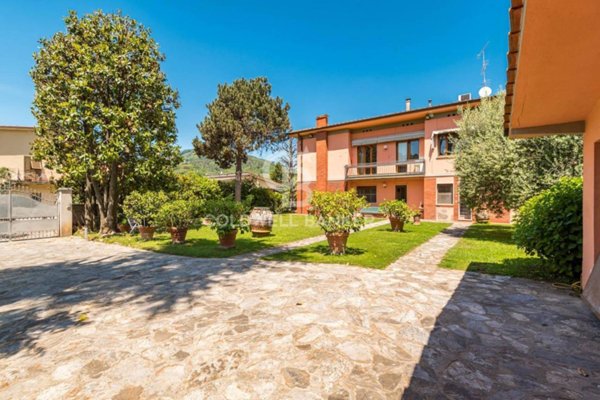 casa indipendente in vendita a Lucca in zona Ponte a Moriano