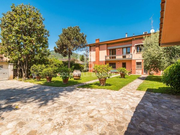 casa indipendente in vendita a Lucca in zona Ponte a Moriano