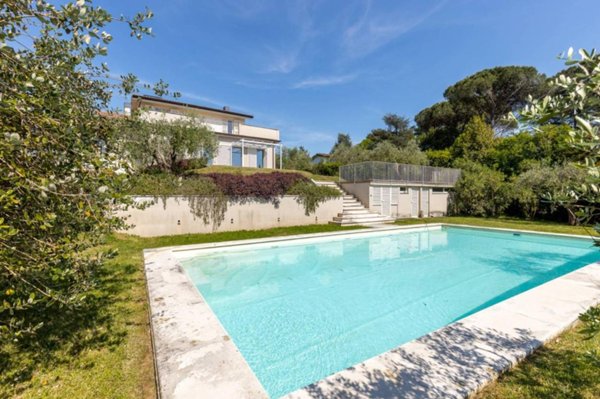 casa indipendente in vendita a Lucca in zona Vallebuia
