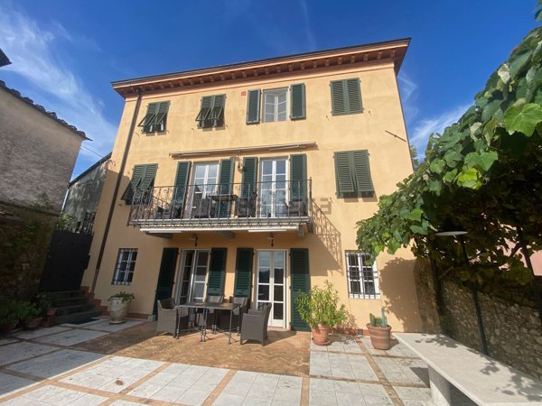 casa indipendente in vendita a Lucca in zona Centro Città
