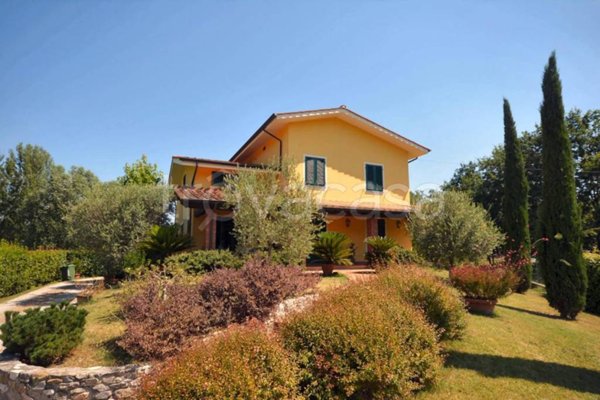 casa indipendente in vendita a Lucca in zona Montuolo