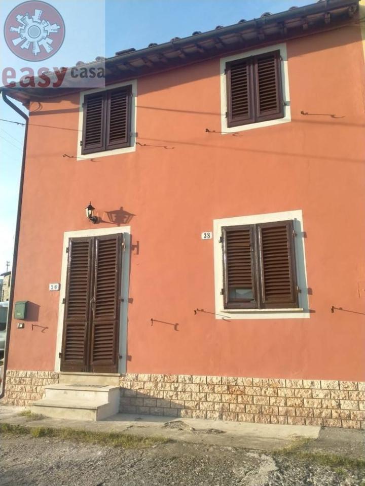 casa indipendente in vendita a Lucca in zona Balbano