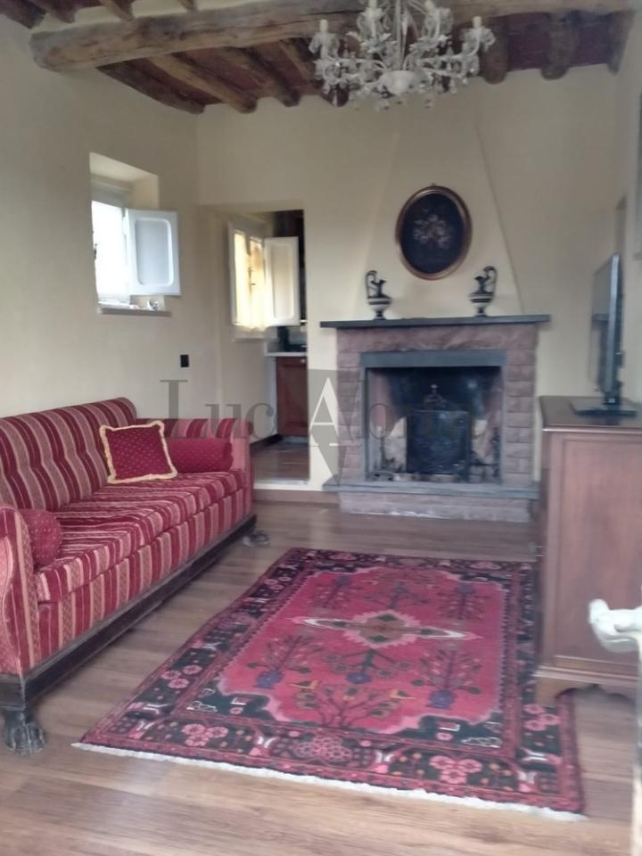 casa indipendente in vendita a Lucca in zona Nozzano