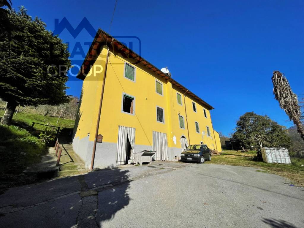 casa indipendente in vendita a Lucca in zona Ponte a Moriano