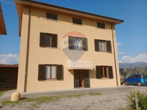 casa indipendente in vendita a Lucca in zona Palmata