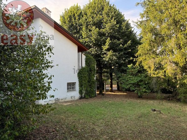 casa indipendente in vendita a Lucca in zona Vicopelago
