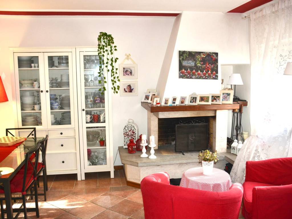 casa indipendente in vendita a Lucca in zona zona Mugnano
