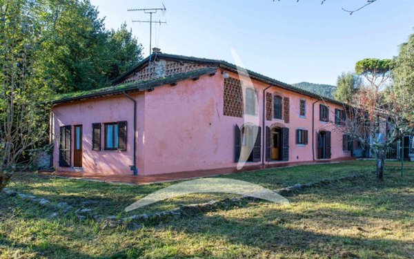 casa indipendente in vendita a Lucca in zona zona Antraccoli
