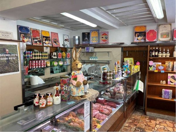 negozio in vendita a Lucca in zona Centro Città