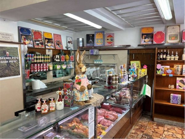 negozio in vendita a Lucca in zona Centro Città
