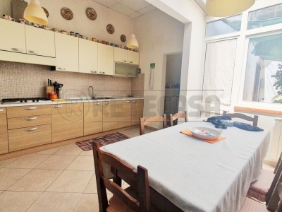casa indipendente in vendita a Lucca