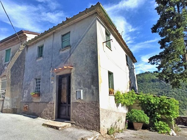 casa indipendente in vendita a Lucca in zona Deccio di Brancoli