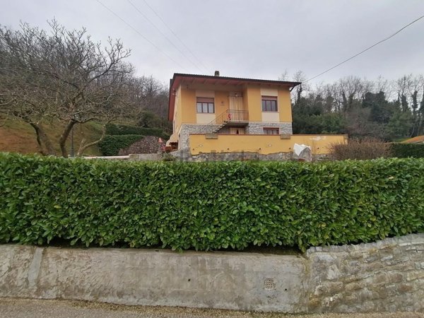 casa indipendente in vendita a Lucca in zona Nozzano